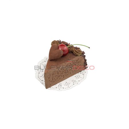 RÉPLICA TROZO TARTA CHOCOLATE Y CEREZA CON CORAZÓN Y CEREZA 10X8 CM, Replica de comida, ficticio de alimentos, fake food, alimentos de plástico